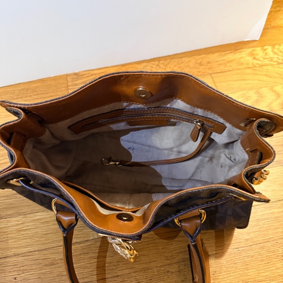 Michael Kors Hamilton Tote - Picture 5 of 7